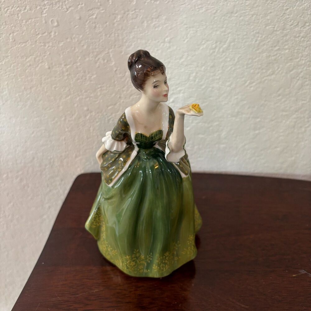 Royal Doulton White Porcelain Figurine Base with Green Markings - Picture 2 of 6